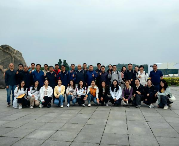 躍動(dòng)春光，共赴夏至 ——中國(guó)農(nóng)墾經(jīng)濟(jì)發(fā)展中心組織開展春游暨職工健步走活動(dòng)